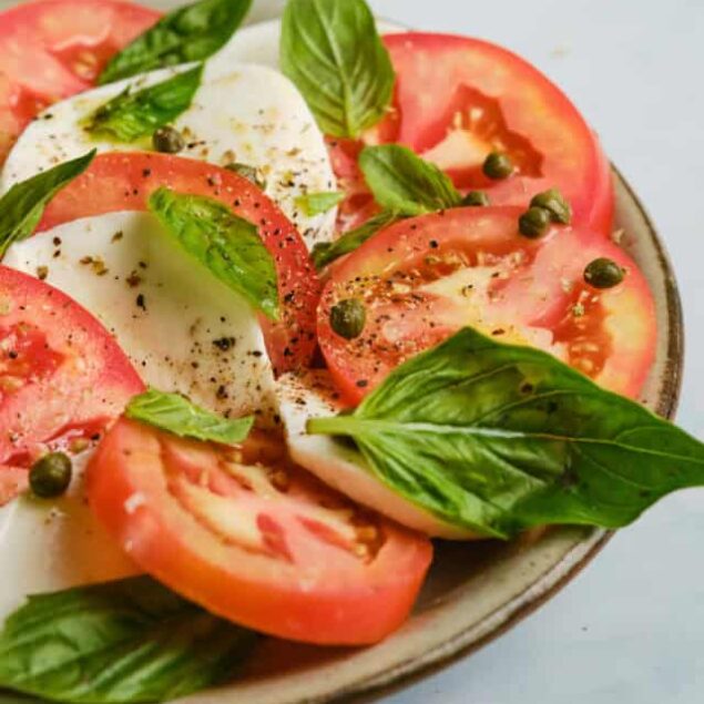 Feature4_Traditional Caprese Salad