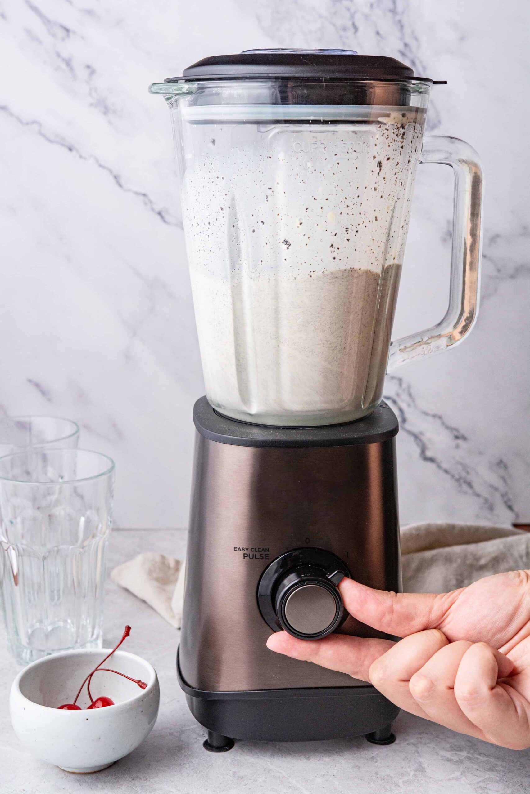 Cookies and cream milkshake - About a Mom