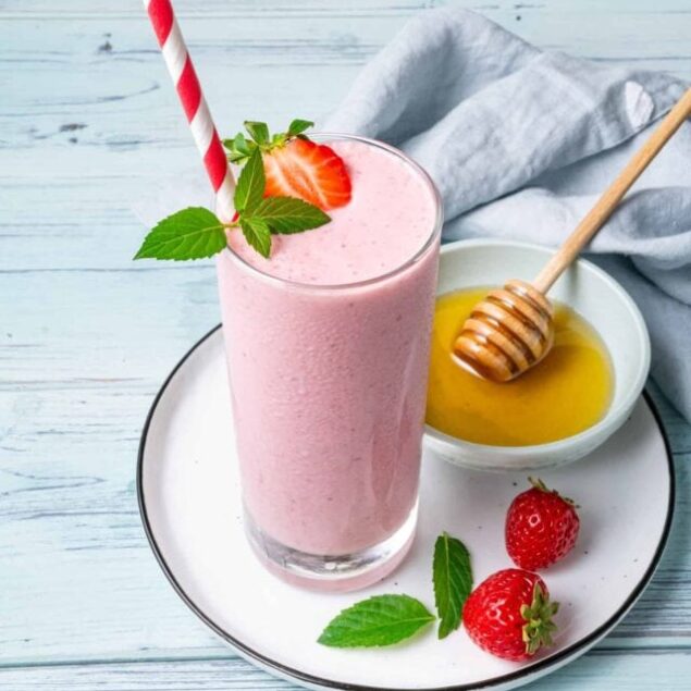 cropped-strawberry-smoothie-recipe-a_aam_strawberry_smoothie_feature_2.jpeg