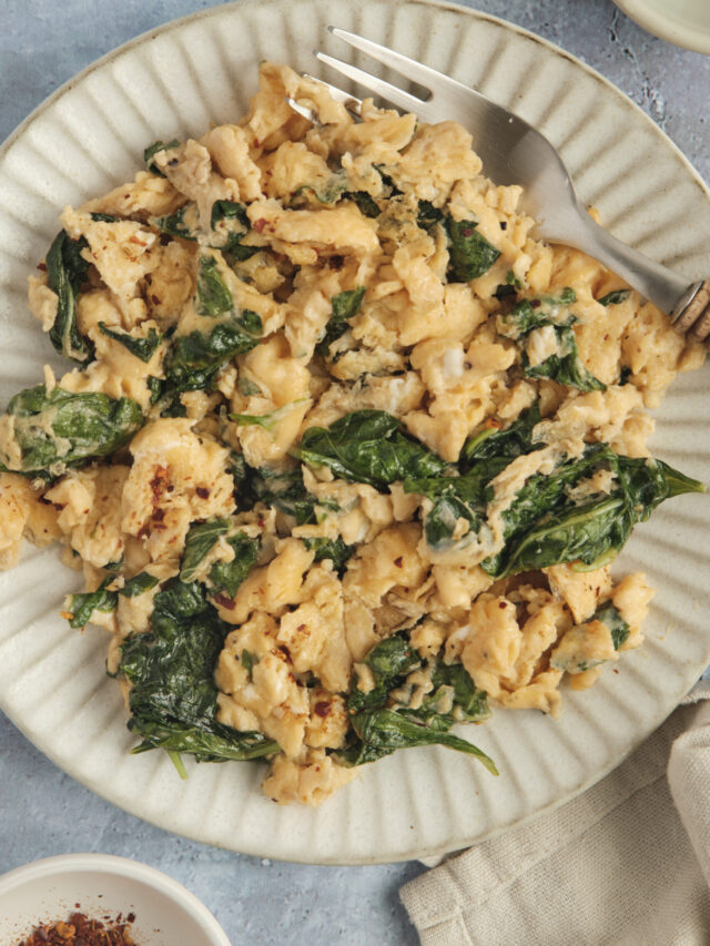 Scrambled Eggs With Spinach - About a Mom